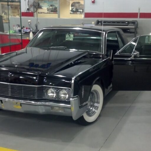 1966_Lincoln_Continental_2