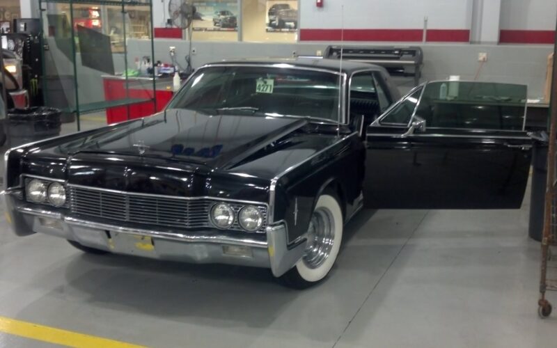 1966_Lincoln_Continental_2